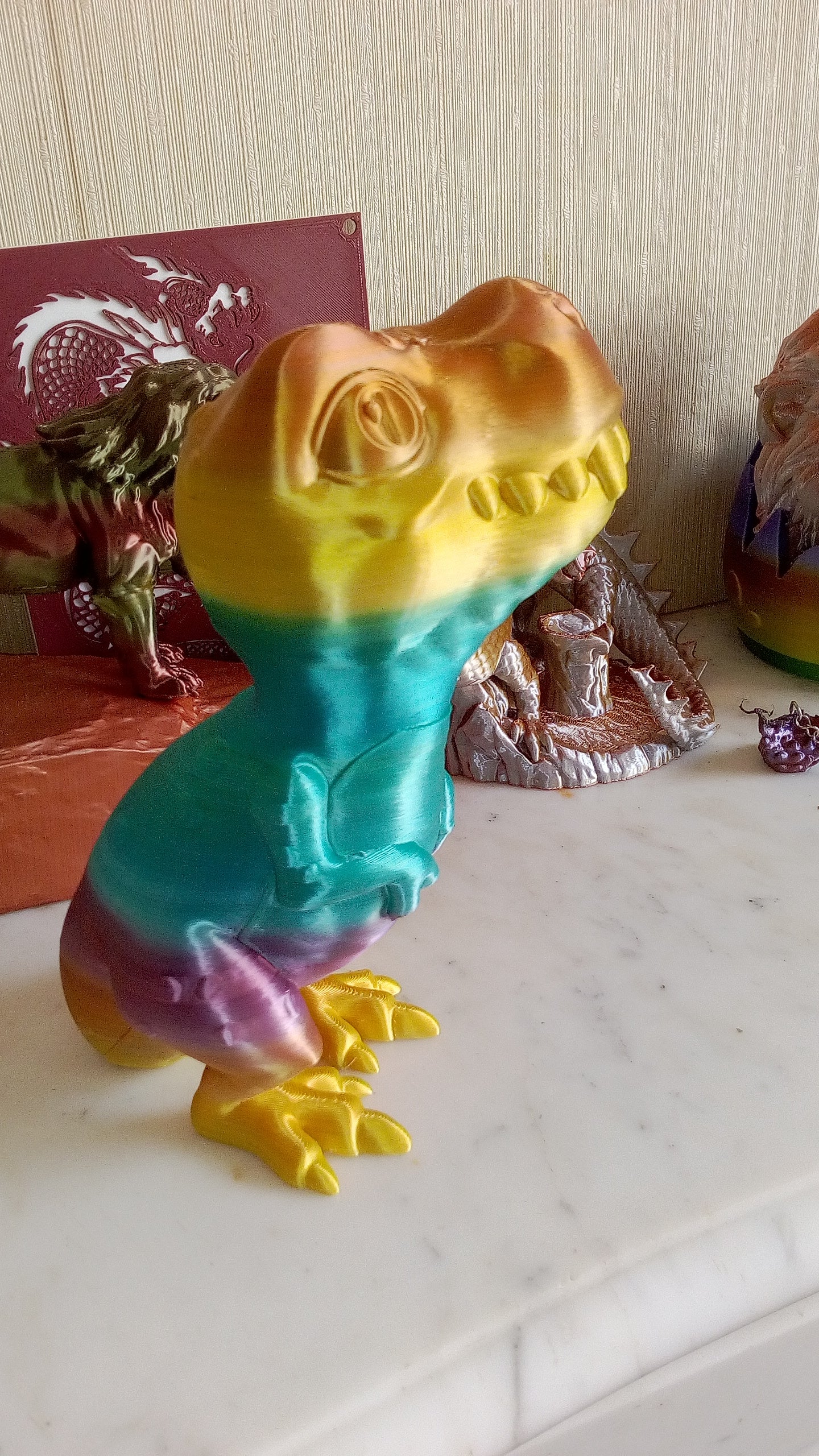 Dinosaure multicolore